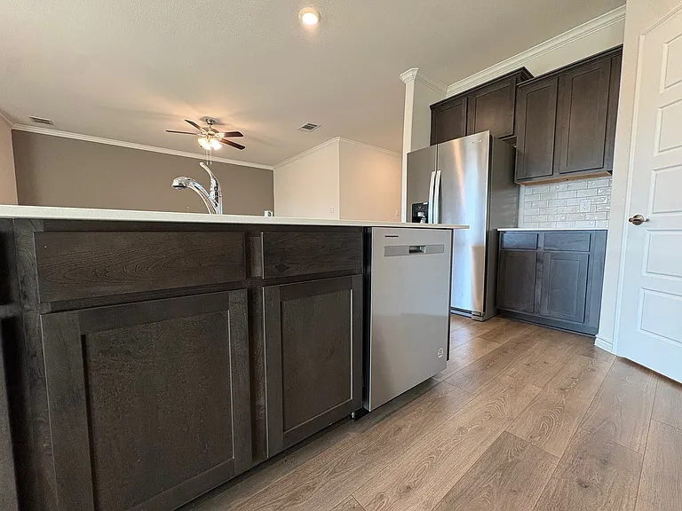 610 Union Dr — Photo 16
