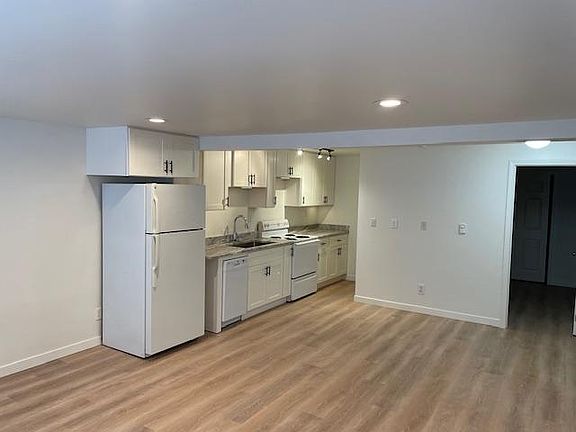 3rd image of 3212 Wetmore Ave #6