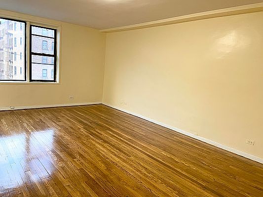 3rd image of 6645 Broadway APT 2D