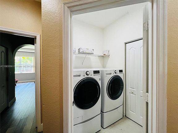 4th image of 1260 NE 37th Ave