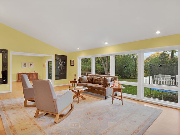 4th image of 315 Aspen Ln