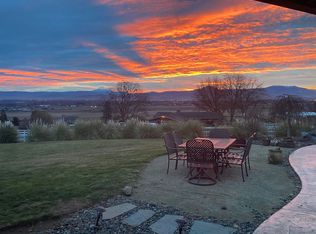 75 Dean Dr, Central Pt, OR 97502