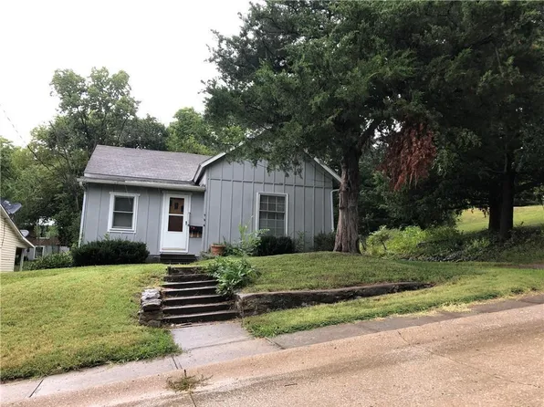 724 Hazel St, Excelsior Springs, MO 64024