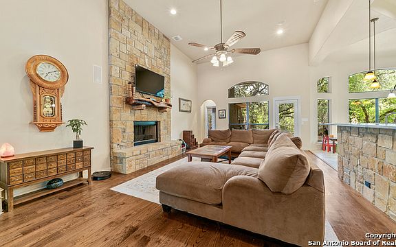 3rd image of 205 Charm Dr