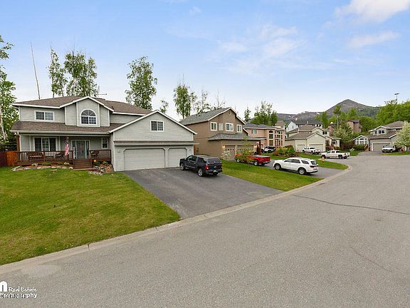 3rd image of 16415 Mills Park Cir