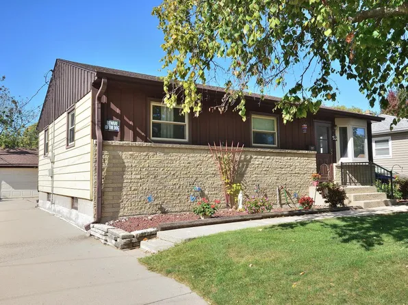 2813 South 98th STREET, West Allis, WI 53227