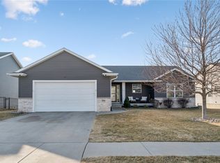 5946 Rock Ridge Dr, Marion, IA 52302