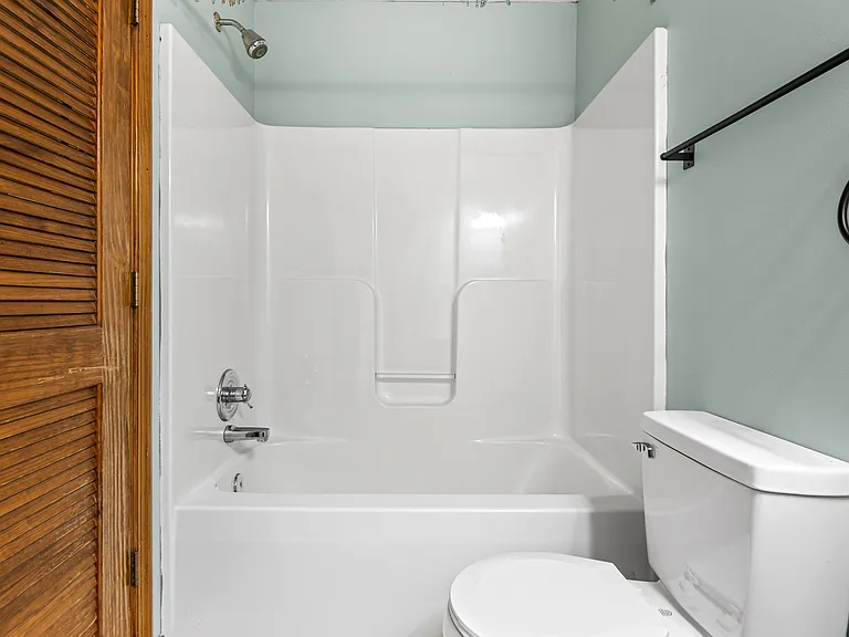 514 Highland Ave — Photo 17