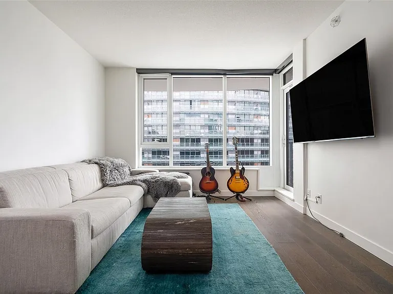 68 Smithe St #1917 — Photo 4