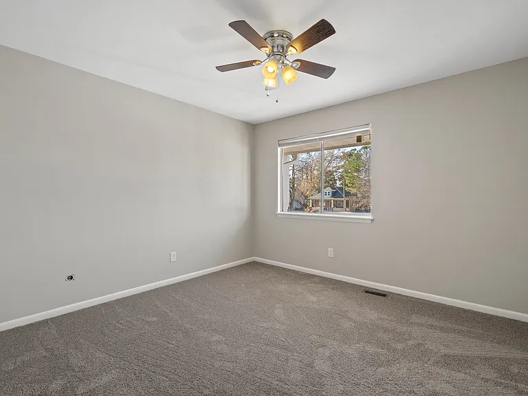 427 Maryland Ave — Photo 8
