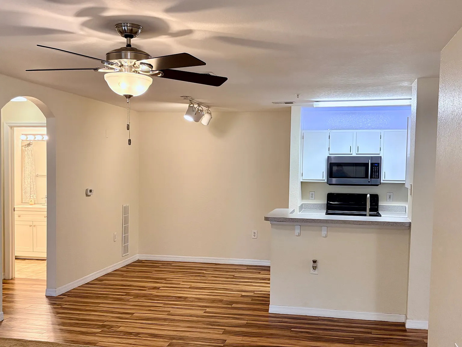 2 bed, 996 sqft, $1,750 — Photo 4