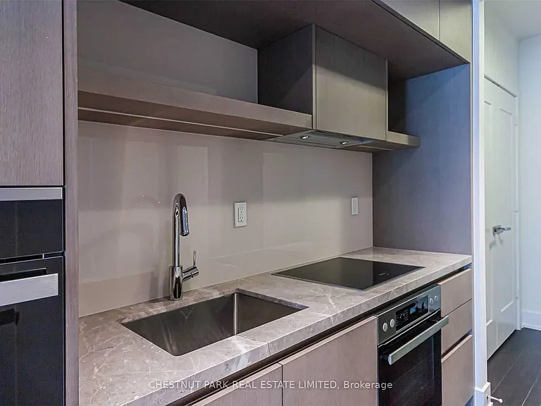 6 Jackes Ave #405 — Photo 8