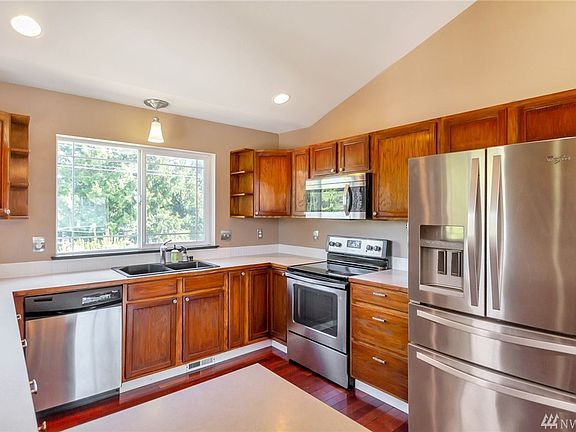 5th image of 2126 177th Pl SW
