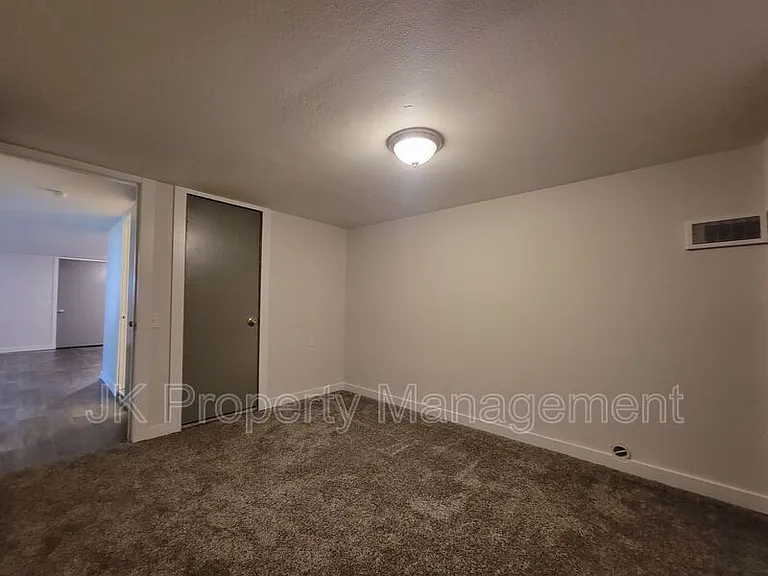 2027 Smelter Ave NE #6 — Photo 15