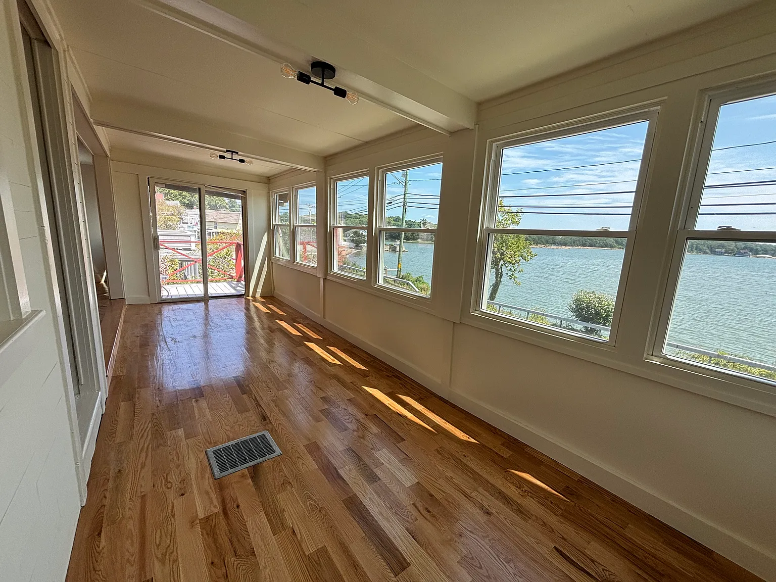 3 bed, 1500 sqft, $3,950 — Photo 2