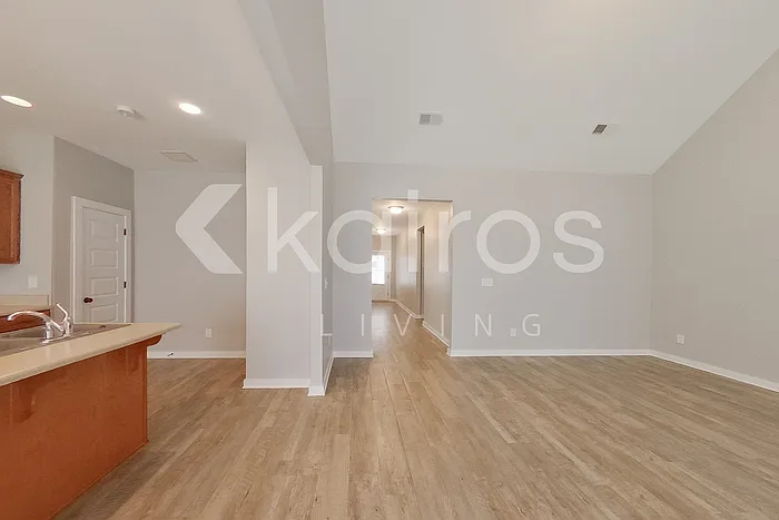 8005 Shadesbrook Dr — Photo 7