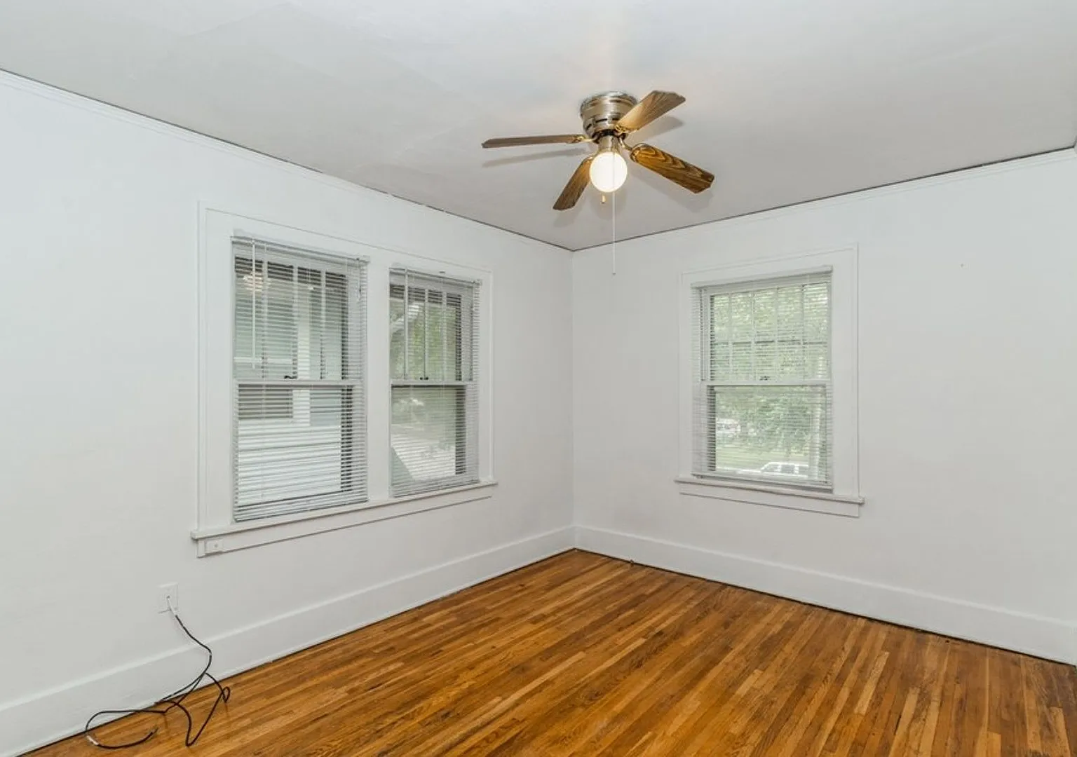 728 E College St — Photo 4