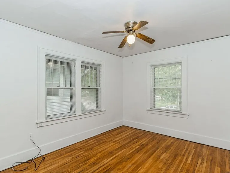 728 E College St — Photo 4