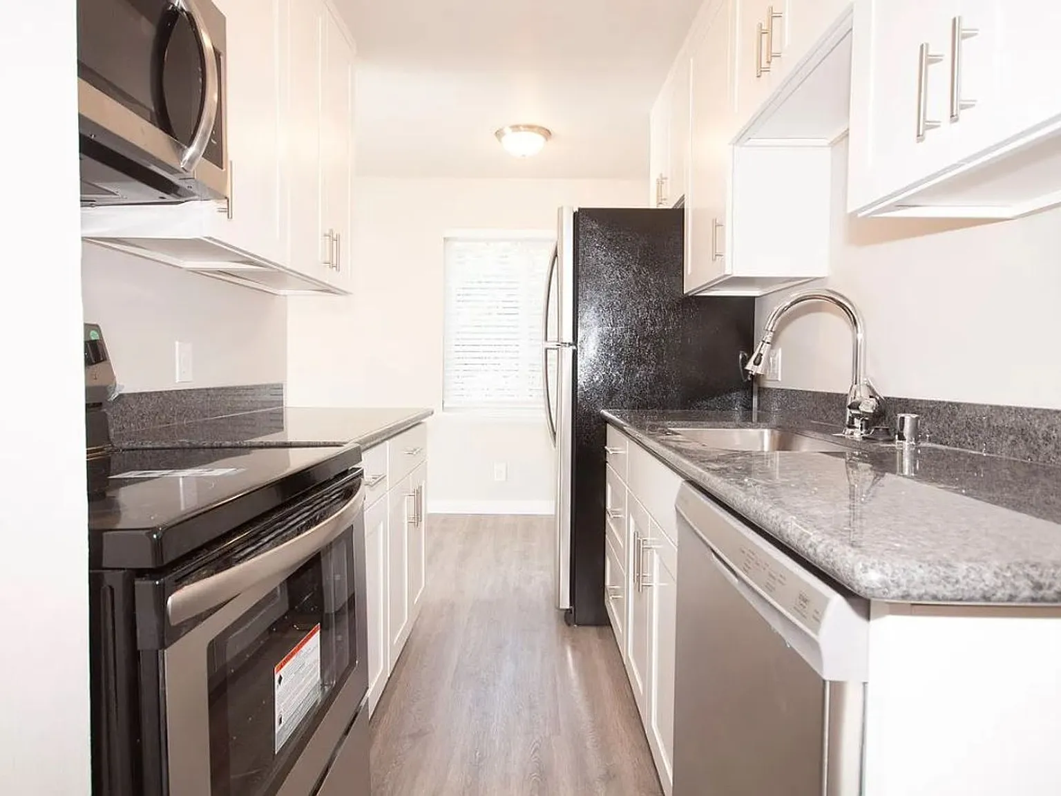 Jennifer Ryan Apartments — Photo 2