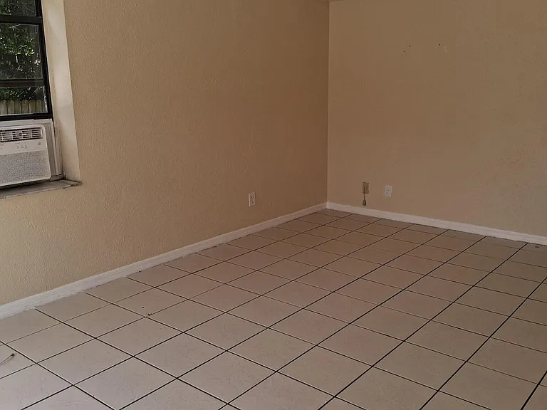 2901 Avenue D — Photo 3