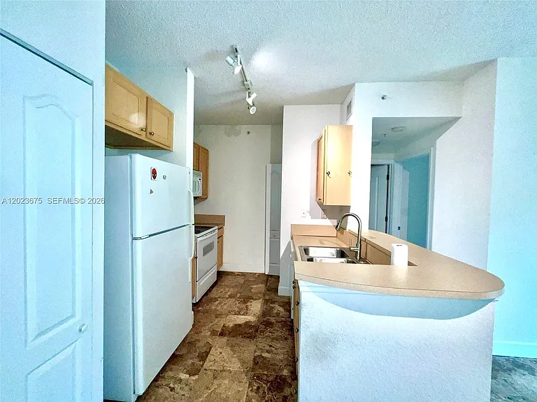 6001 SW 70th St #454 — Photo 8