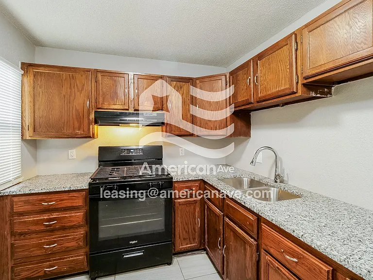 988396_006_kitchen_13661325.jpg