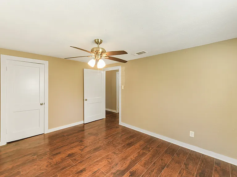1029 Sycamore St — Photo 8
