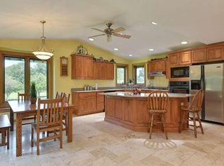 961 Amy Belle Ln, Hubertus, WI 53033