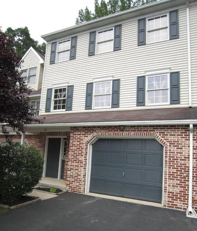 28 Highland Ct photo 1