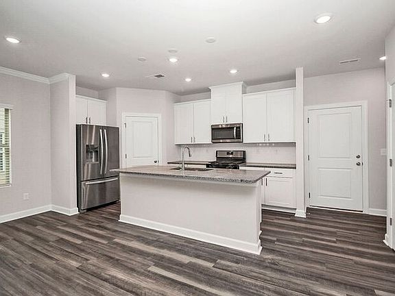 3rd image of 4005 Armstrong Dr
