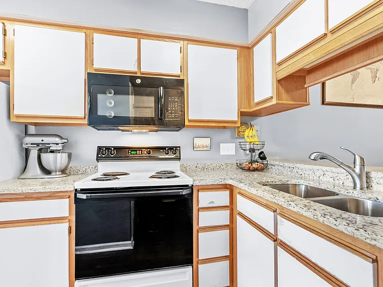 4930 Windsor Green Way #302 — Photo 8