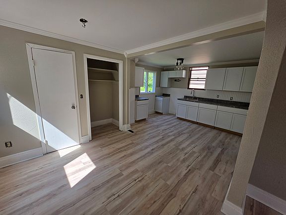 2nd image of 2450 La Salle Ave