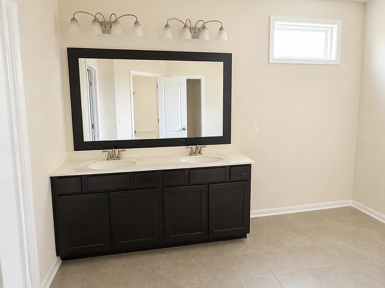 Owner's en suite.