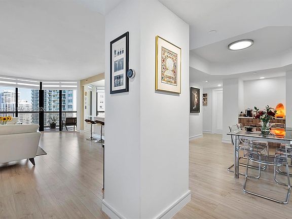 5th image of 20191 E Country Club Dr APT 1903