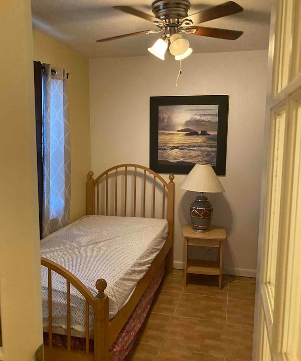 1st image of 107 NE 8th St #4