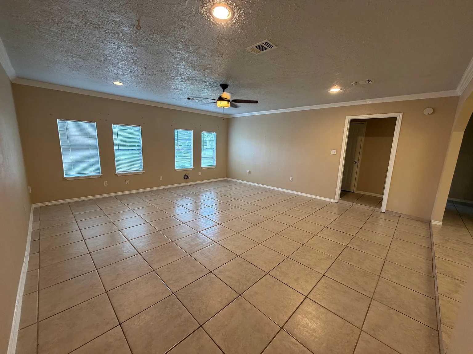 3 bed, 1.5 bath, 1494 sqft, $1,850 — Photo 2