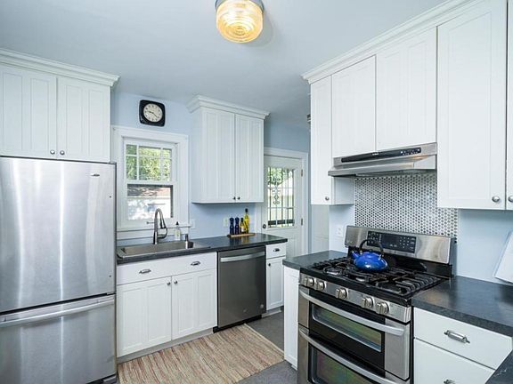 4th image of 3920 29th Ave S