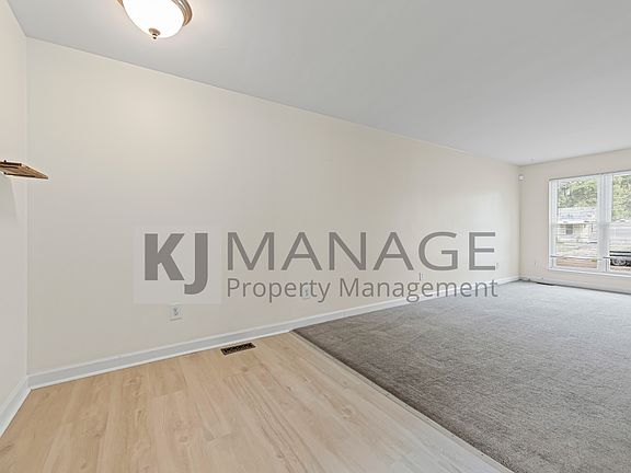 5th image of 34713 Donnelly St