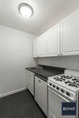 Rented by Bond New York | media 10