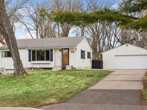 395 Eldridge Ave W, Roseville, MN 55113