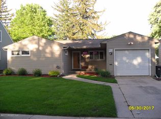 910 9th St NW, Austin, MN 55912