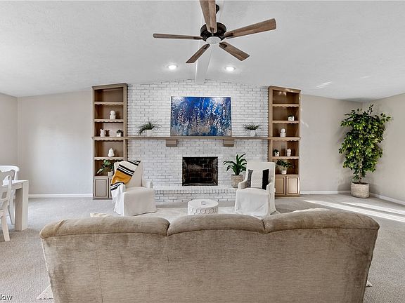 3rd image of 3788 Harper Ave