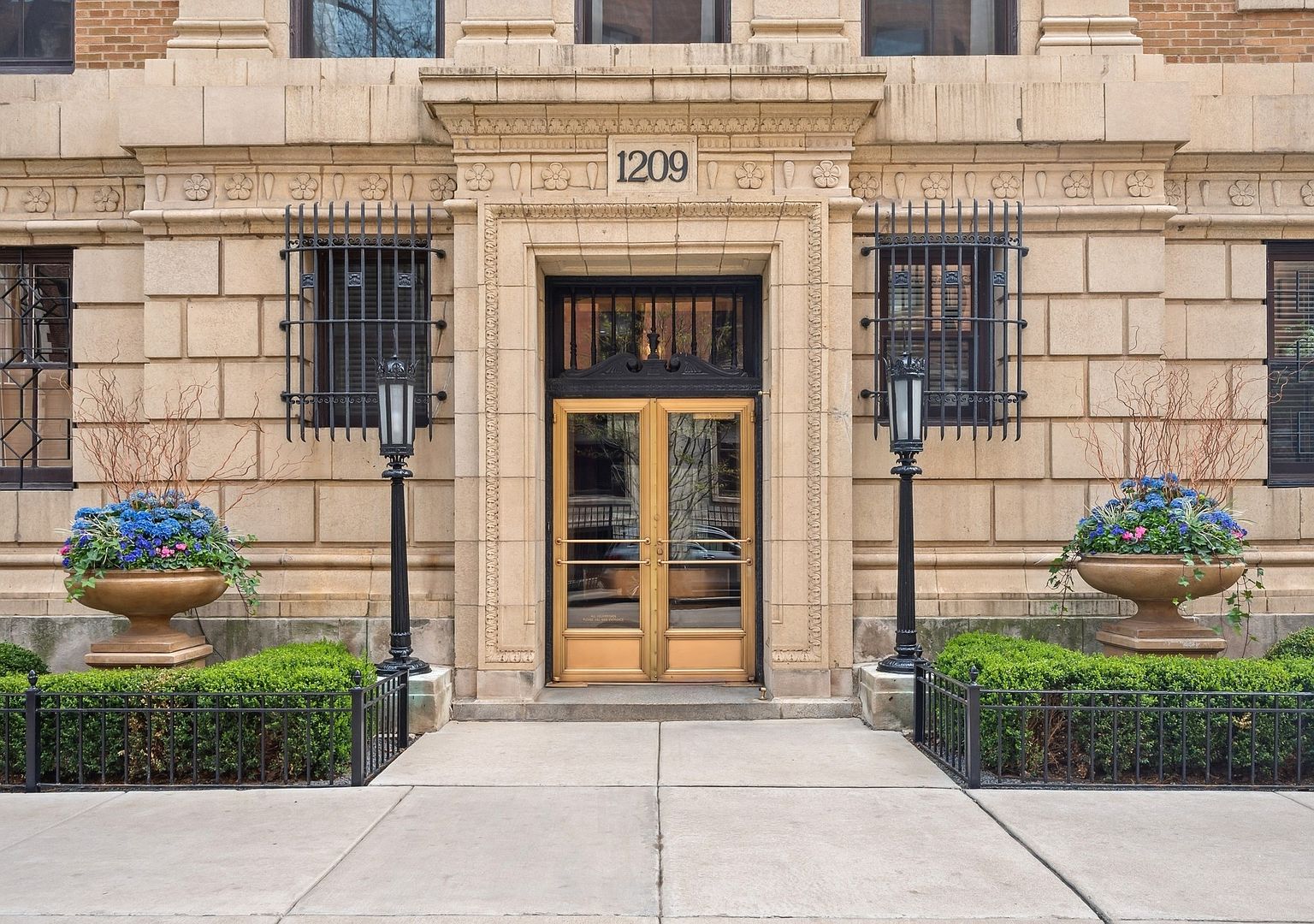 1209 N Astor St 15S, Chicago, IL 60610 Zillow