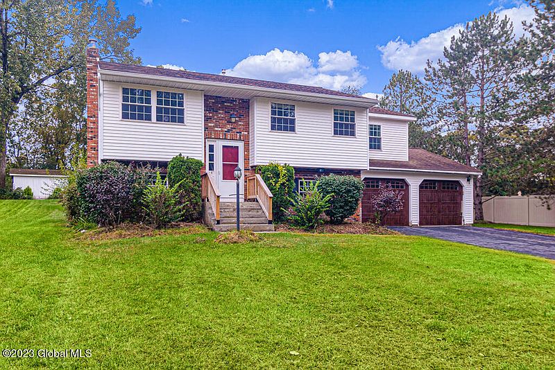 2nd image of 34 Cook Circle