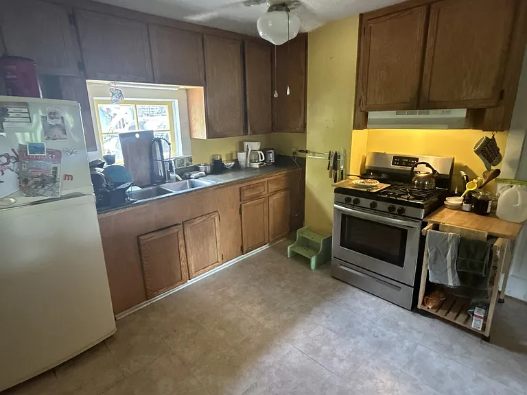 35 Sprinkle St — Photo 4