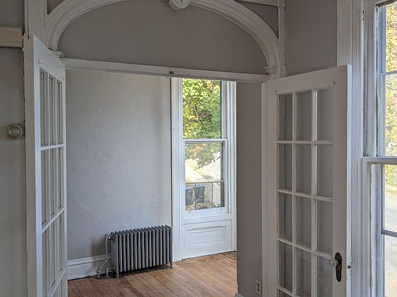 3rd image of 110 Oakwood Ave APT 2