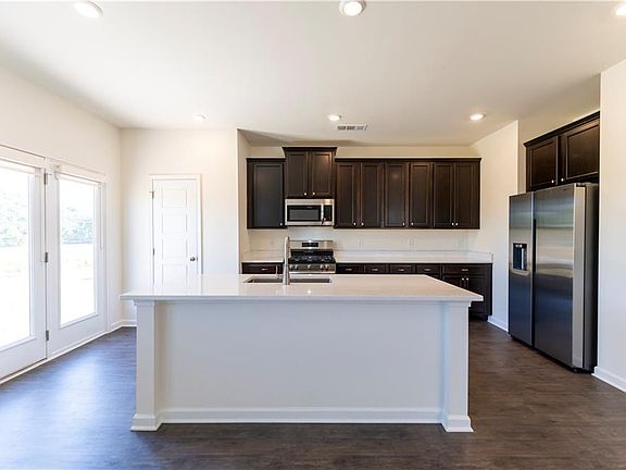 3rd image of 31 Briarwood Dr