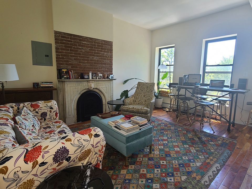 1st image of 201 Bainbridge St #2