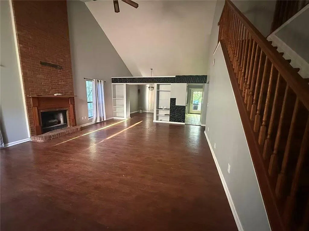 3 bed, 2.5 bath, 1797 sqft, $2,050 — Photo 2