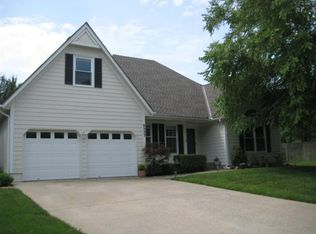 8533 Lakeview Ave, Lenexa, KS 66219